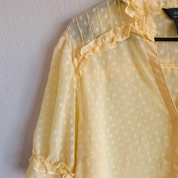 Ruffle sleeve yellow top - Picture 2 of 3
